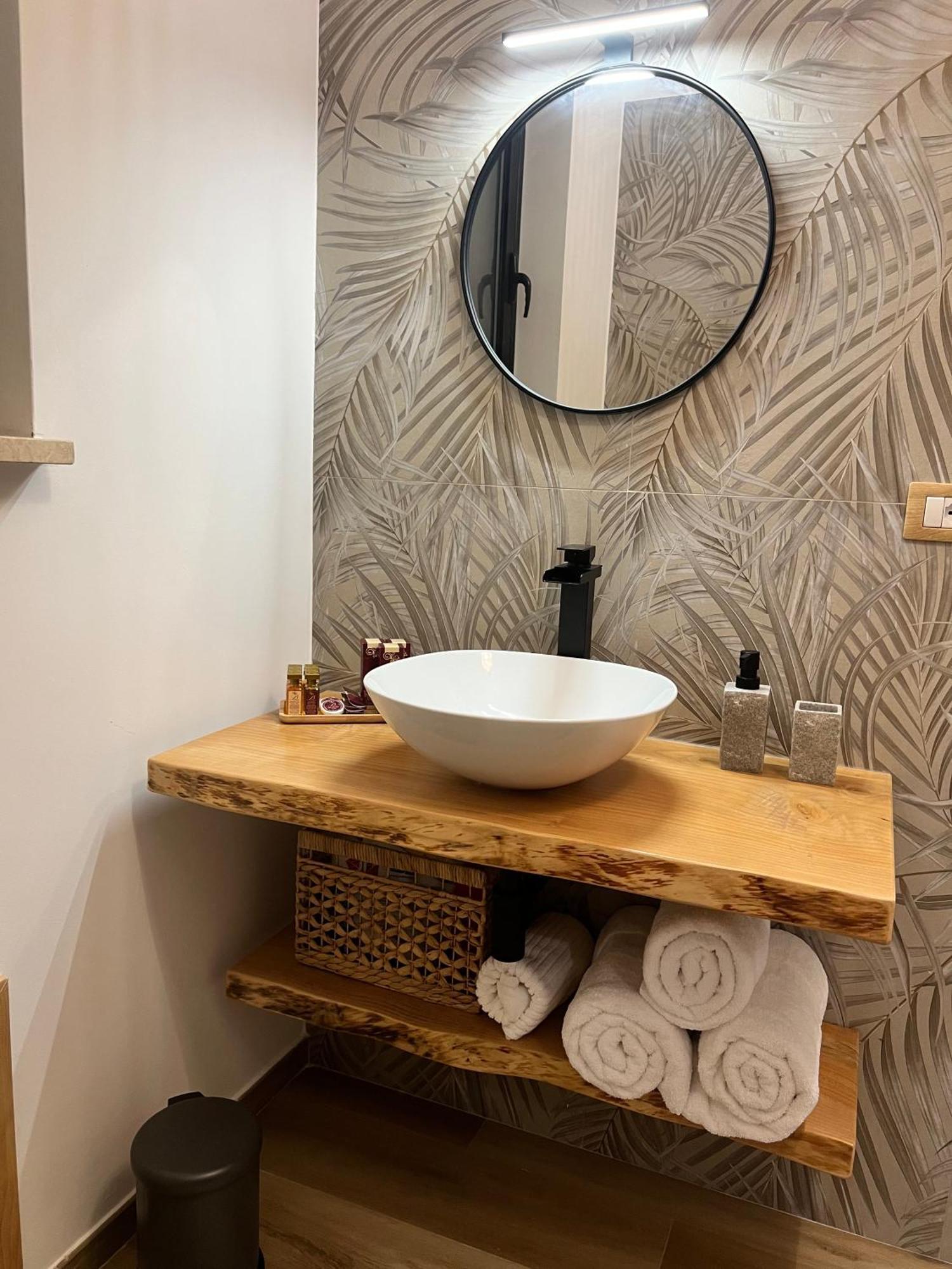 Al Vicolo Stretto Apartment Brancaleone Marina Ngoại thất bức ảnh