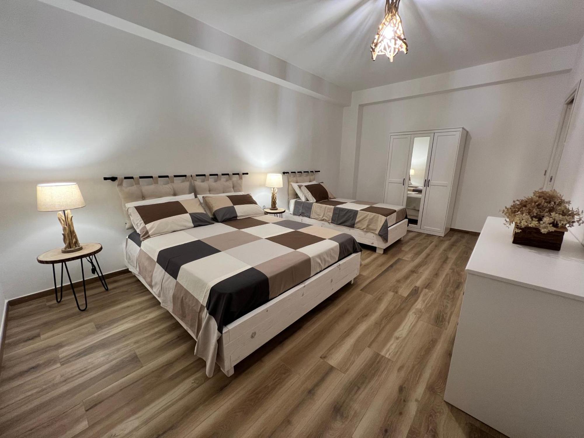 Al Vicolo Stretto Apartment Brancaleone Marina Ngoại thất bức ảnh